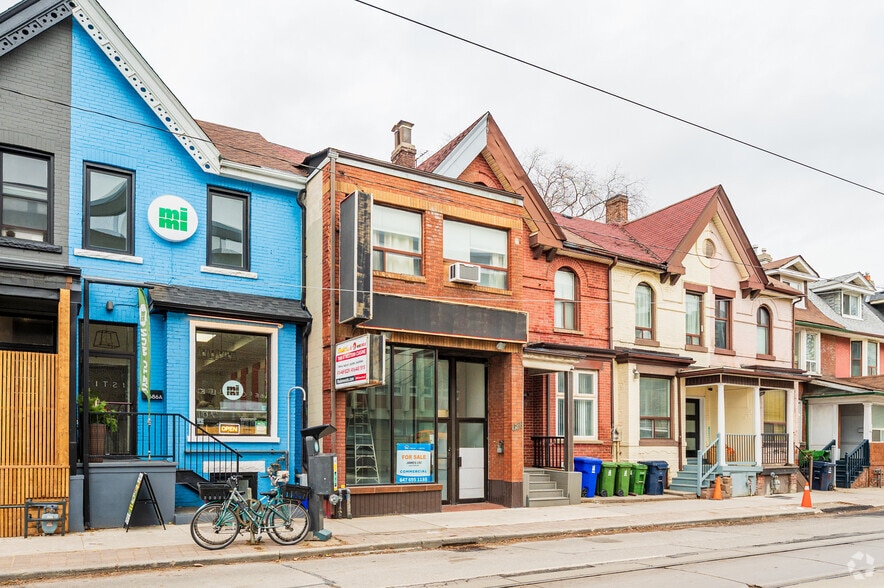 688 Gerrard St E, Toronto, ON à vendre - Photo du bâtiment - Image 2 de 3