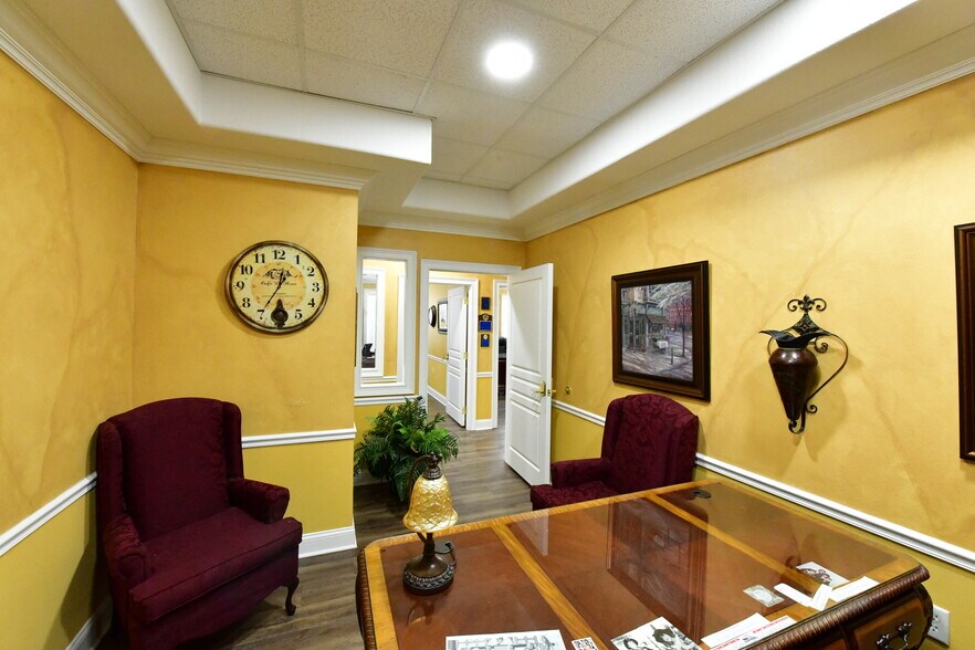 1315 Providence Rd, Brandon, FL à louer - Photo du bâtiment - Image 3 de 11