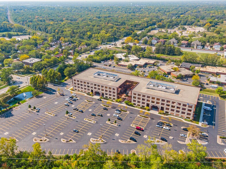 630-650 Dundee Rd, Northbrook, IL à louer - Photo du bâtiment - Image 2 de 16