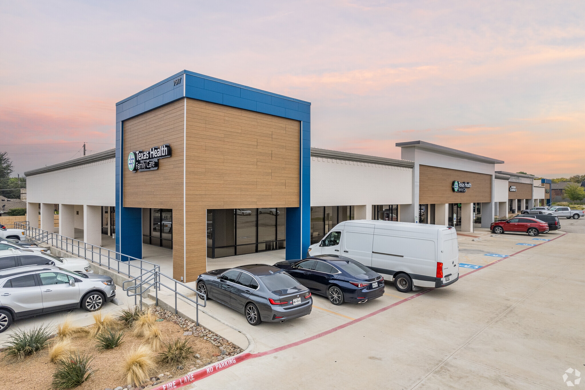 7517-7615 Campbell Rd, Dallas, TX for lease Primary Photo- Image 1 of 7