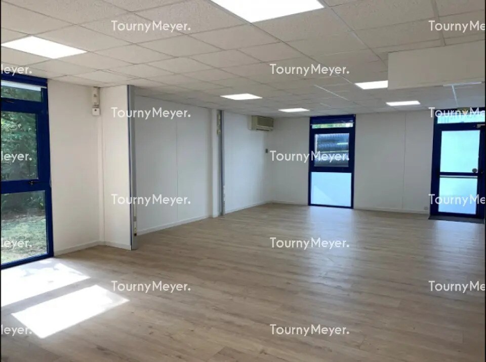 Office in Saint-Jean for lease Building Photo- Image 1 of 13