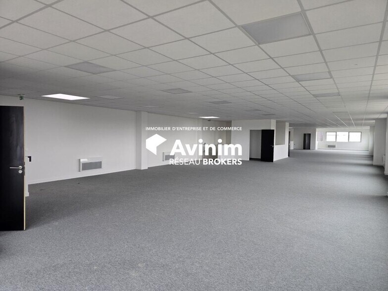 Industrial in Louvres for lease - Interior Photo - Image 3 of 5