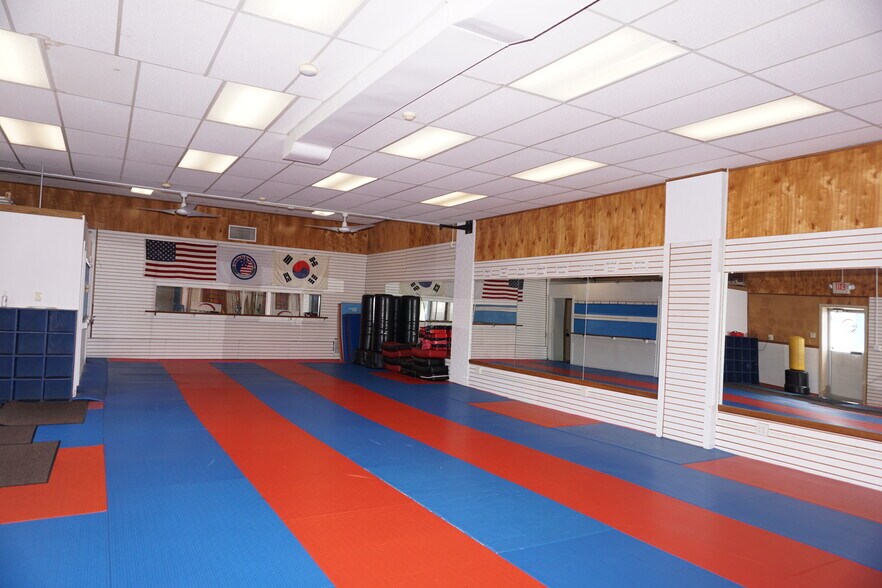 379 Shippan Ave, Stamford, CT à louer - Photo du bâtiment - Image 2 de 9