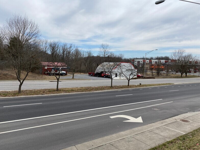 2205 South Main St, Blacksburg, VA à vendre - Photo du bâtiment - Image 3 de 7