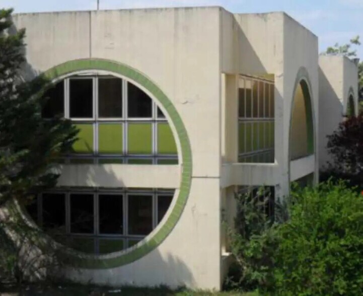 Bureau dans Vitrolles à louer - Photo du bâtiment - Image 2 de 7