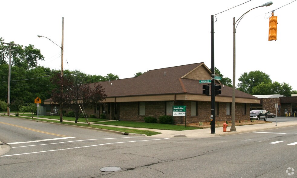 1703 E Michigan Ave, Lansing, MI à vendre - Photo du bâtiment - Image 2 de 2