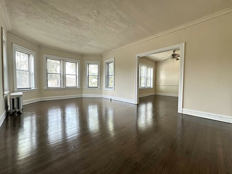 736 E 81st St, Chicago, IL à vendre - Photo du bâtiment - Image 2 de 5