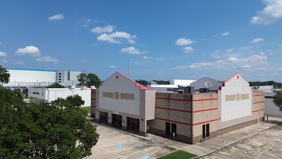 8686 Florline Blvd, Baton Rouge, LA à vendre - Photo du bâtiment - Image 1 de 9