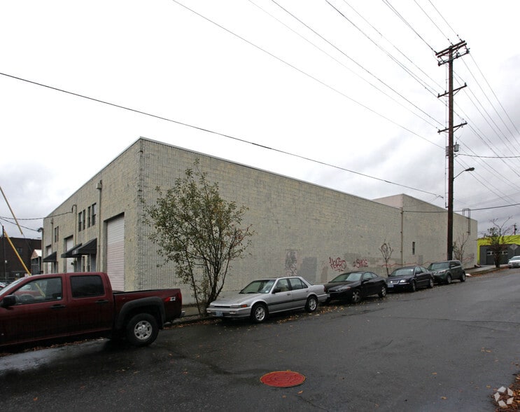 737-738 SE Washington St, Portland, OR for lease - Building Photo - Image 3 of 4