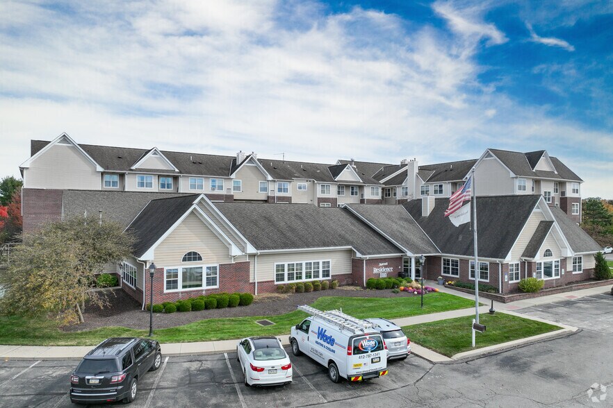 1308 Freedom Rd, Cranberry Township, PA à vendre - Photo du bâtiment - Image 2 de 20
