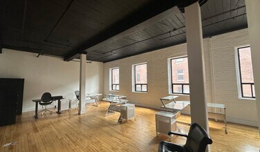 372 Richmond St W, Toronto, ON à louer Photo intérieure- Image 2 de 4