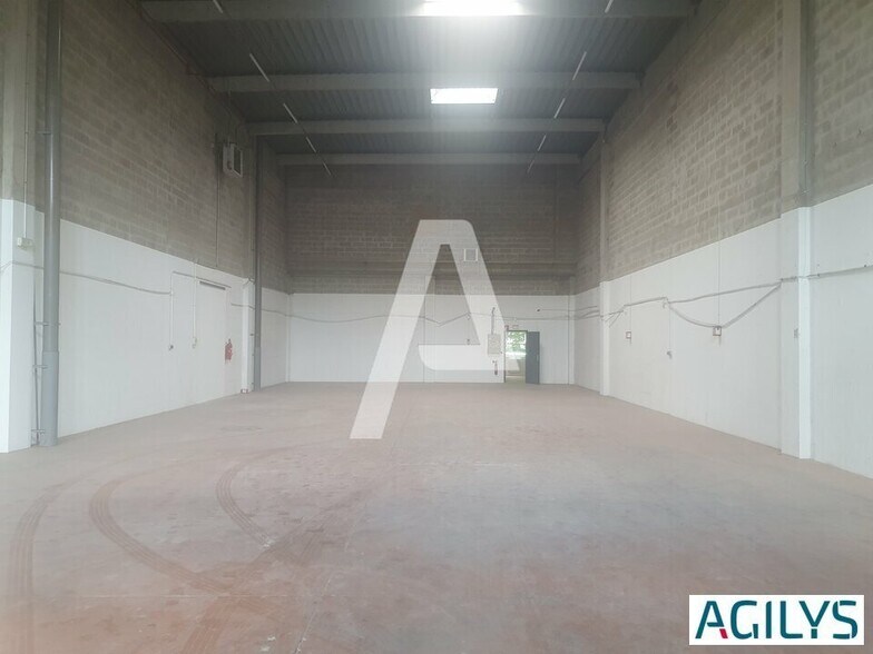 1-3 Rue Des Campanules, Lognes for lease - Interior Photo - Image 2 of 8