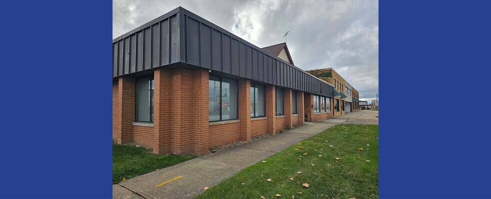 4503 Brookpark Rd, Parma, OH à louer - Photo du bâtiment - Image 3 de 6