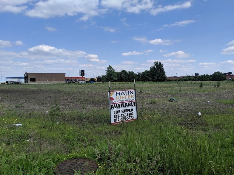 600 Kimber Ln, Evansville, IN à vendre - Photo du bâtiment - Image 2 de 3
