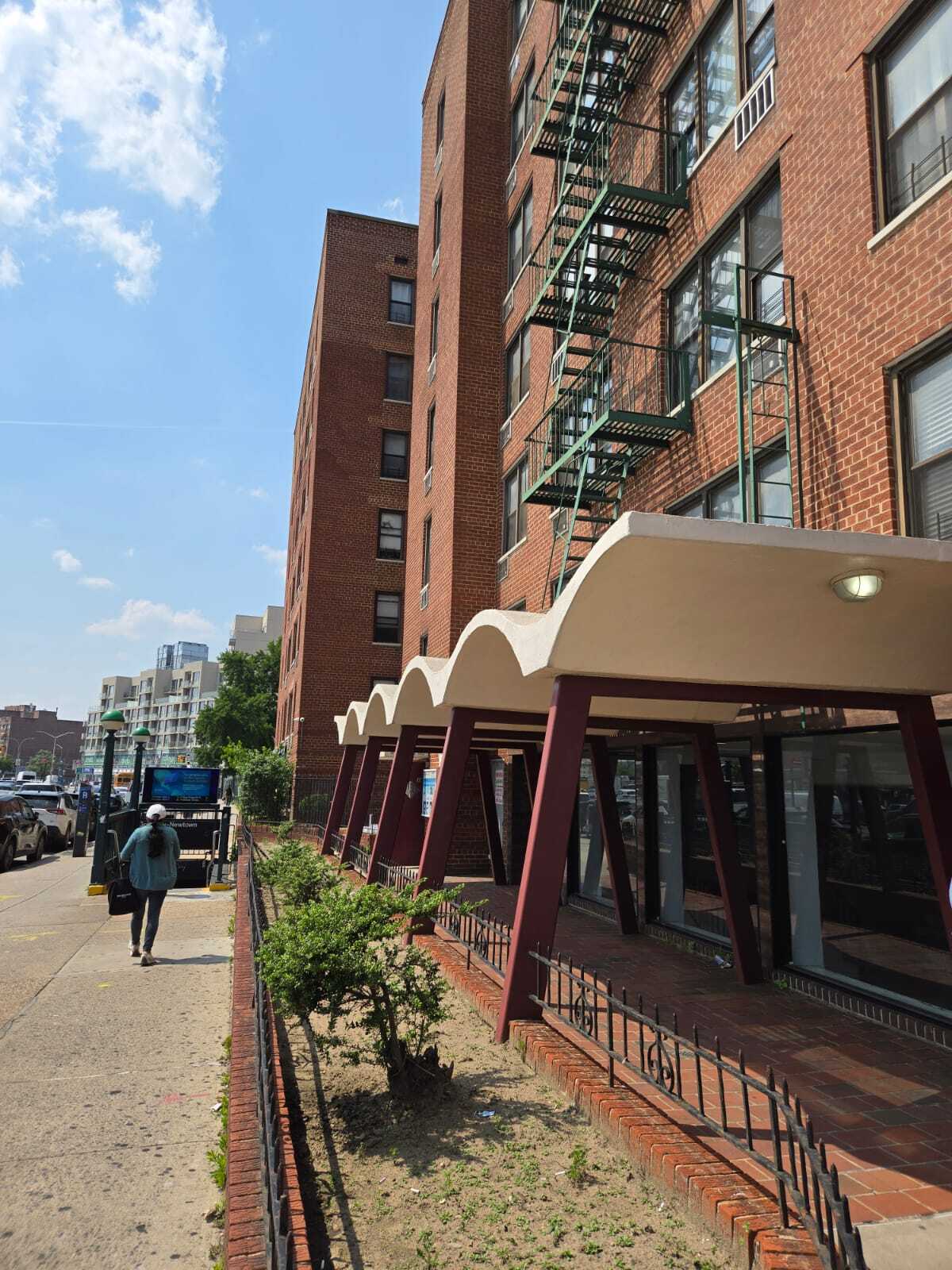 8635 Queens Blvd, Elmhurst, NY à louer Photo principale- Image 1 de 14