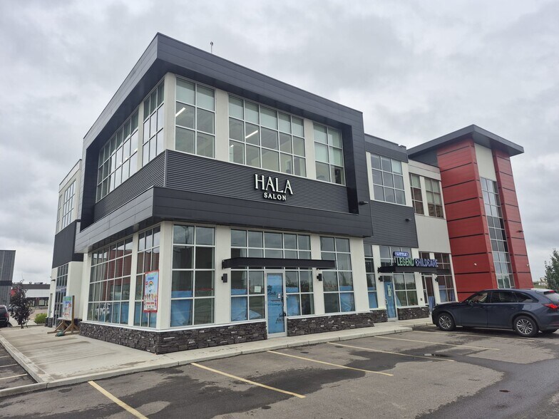 470 Mistatim Way NW, Edmonton, AB à louer - Photo du bâtiment - Image 2 de 11