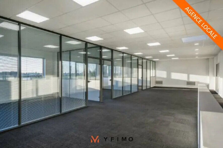 Flex in Marines for sale - Interior Photo - Image 3 of 8