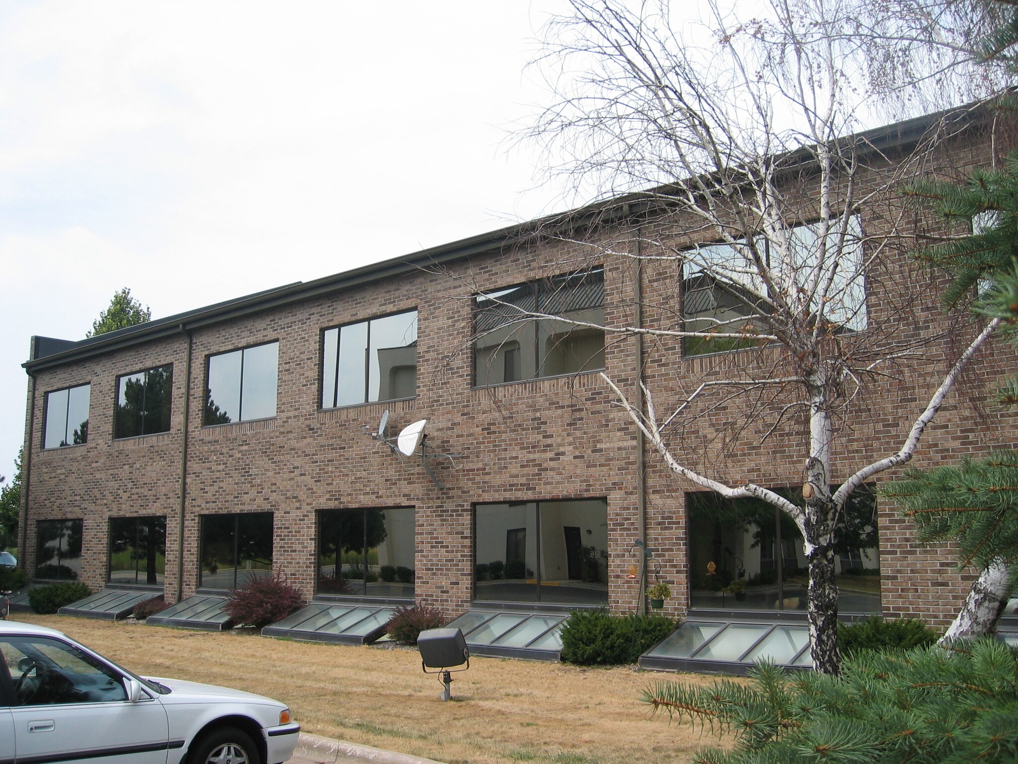 2830 Ramada Way, Green Bay, WI for lease Building Photo- Image 1 of 3