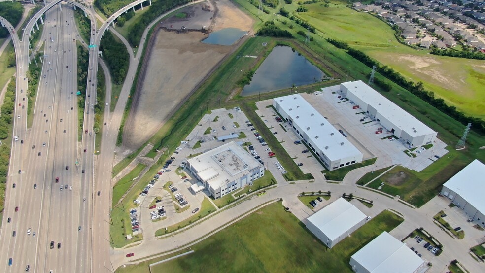 13027 Gulf Commerce Dr, Houston, TX for lease - Building Photo - Image 2 of 9