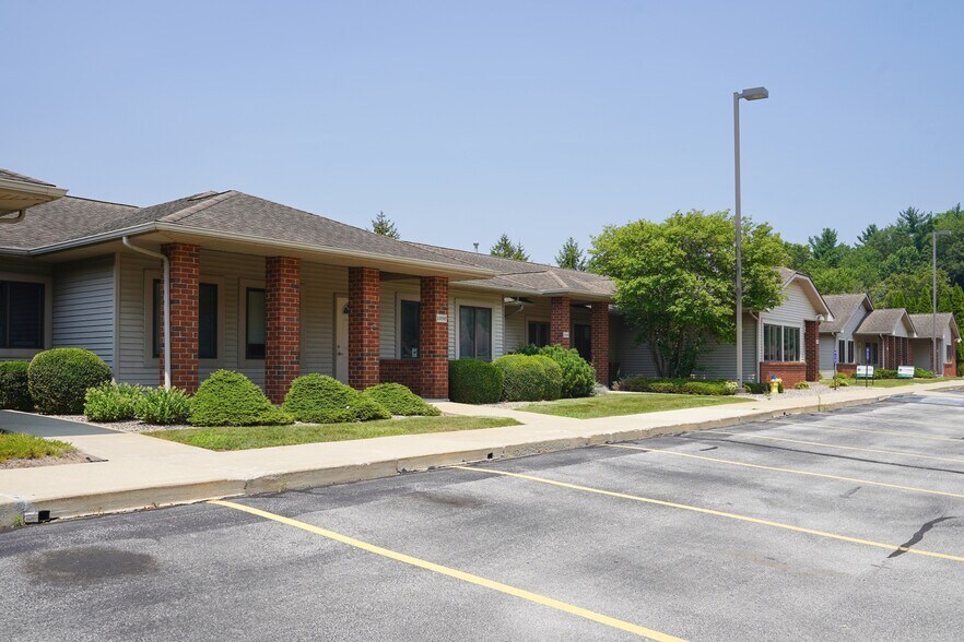 1340-1350 S Grandstaff Dr, Auburn, IN for lease - Building Photo - Image 3 of 4