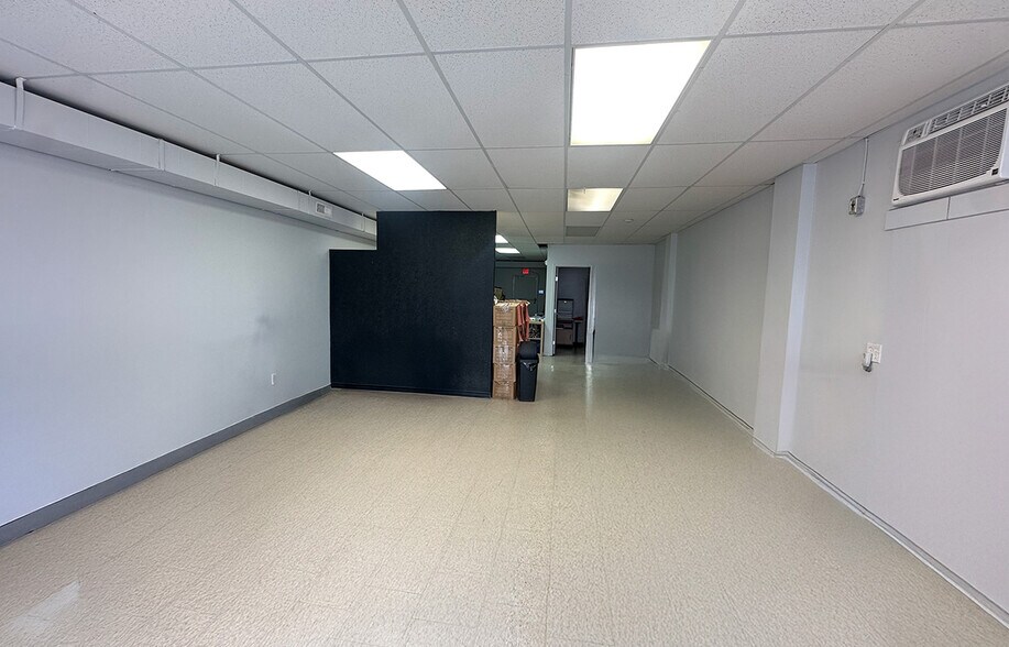 751 St Mary's Rd, Winnipeg, MB à louer - Photo du bâtiment - Image 3 de 5