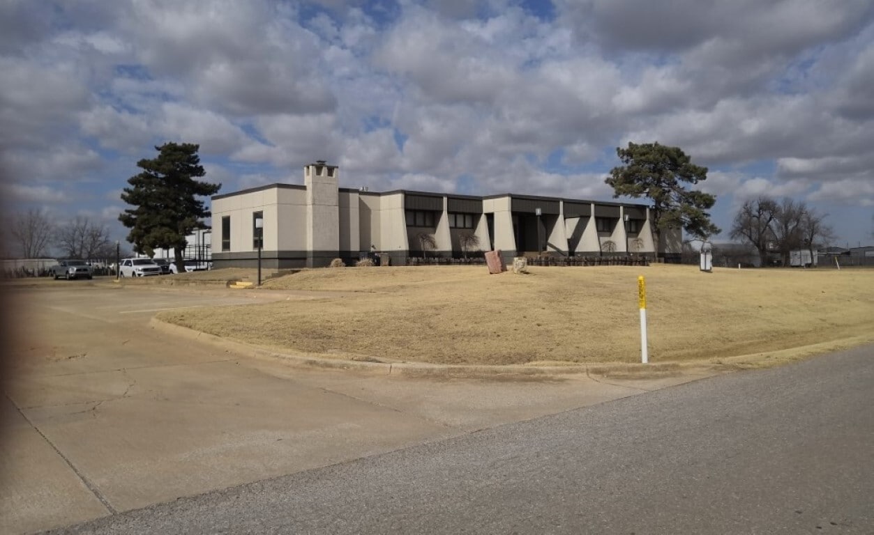 310 S 42nd St, Enid, OK for sale Primary Photo- Image 1 of 7