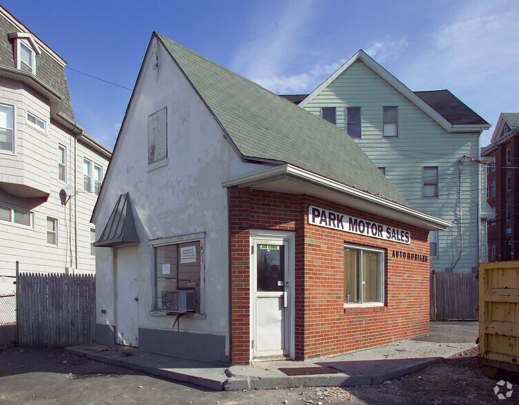 720 S Main St, Fall River, MA à vendre - Photo du bâtiment - Image 3 de 5