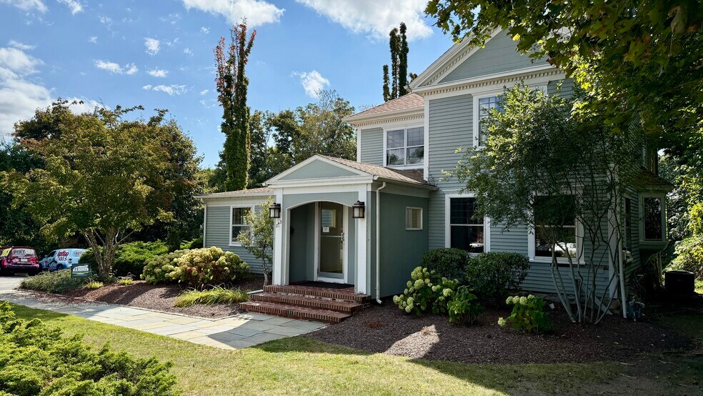 243 South St, Hyannis, MA à vendre - Photo du bâtiment - Image 2 de 12