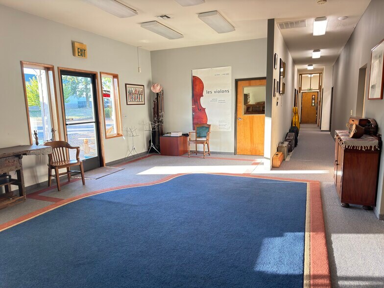 110 S Elliott Rd, Newberg, OR à louer - Photo intérieure - Image 2 de 8