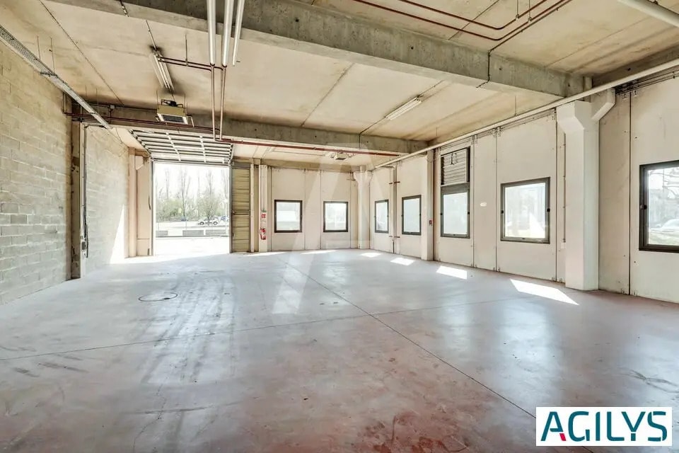 Flex in  for lease Interior Photo- Image 1 of 6