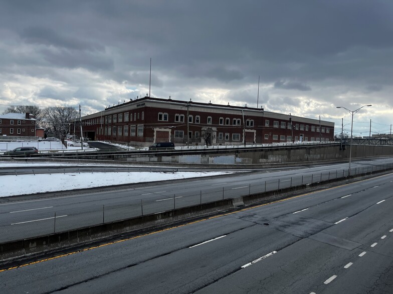 630 Central Park Ave, Yonkers, NY à vendre - Photo du bâtiment - Image 2 de 6