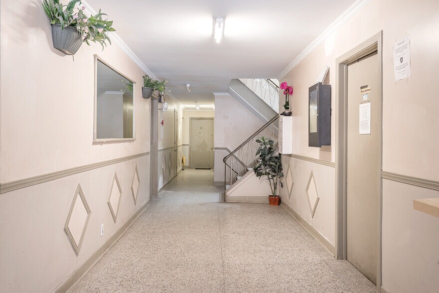 10300 Tsse Fleury, Montréal, QC à vendre - Photo intérieure - Image 3 de 5