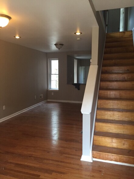 5209 Hazel Ave, Philadelphia, PA à vendre - Photo principale - Image 2 de 3