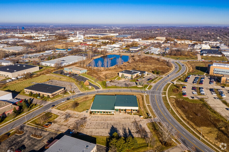2702 Agriculture Dr, Madison, WI for lease - Aerial - Image 2 of 16