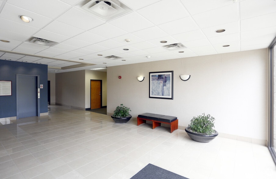 6505 E 82nd St, Indianapolis, IN for lease - Interior Photo - Image 2 of 21