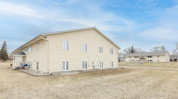 315 E Main St, Cyrus, MN à vendre - Photo du bâtiment - Image 1 de 22