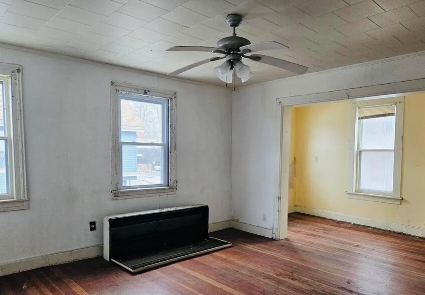 20 Elm St, Hoosick Falls, NY à vendre - Photo du bâtiment - Image 3 de 9