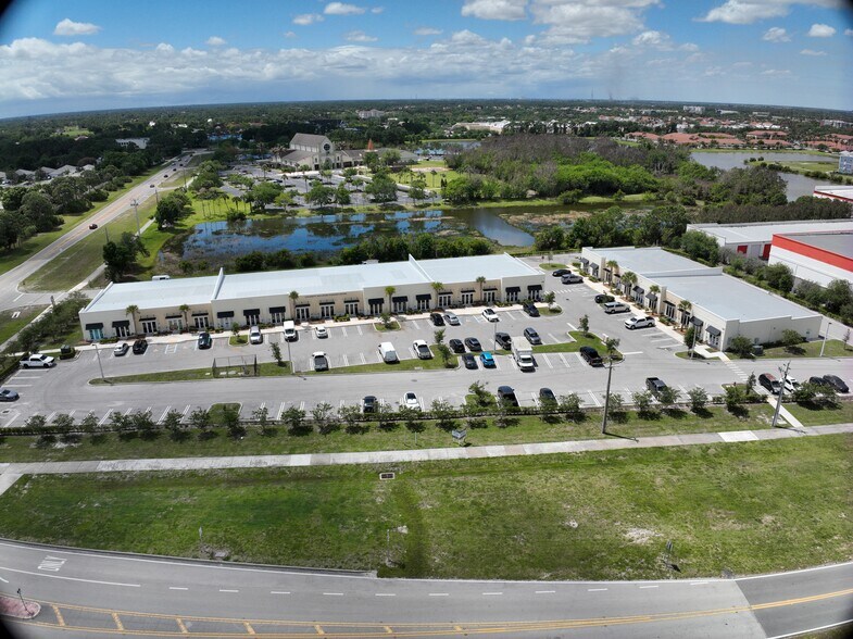 500 NW University Blvd, Port Saint Lucie, FL à louer - Communauté Matterport - Image 3 de 21