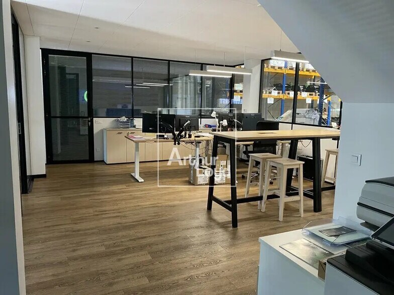 Office in Chilly-Mazarin for lease - Interior Photo - Image 3 of 6