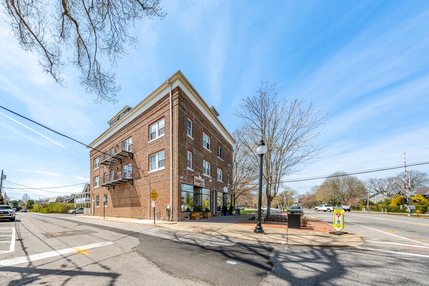 105-107 Newtown Ln, East Hampton, NY à vendre - Photo du bâtiment - Image 3 de 30