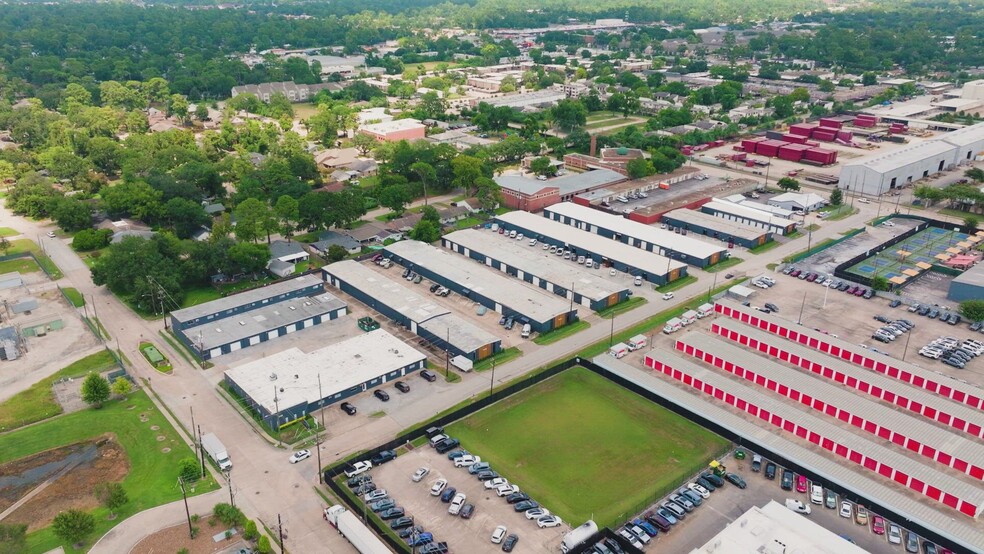 10226 Georgibelle Dr, Houston, TX for lease - Commercial Listing Video - Image 2 of 14