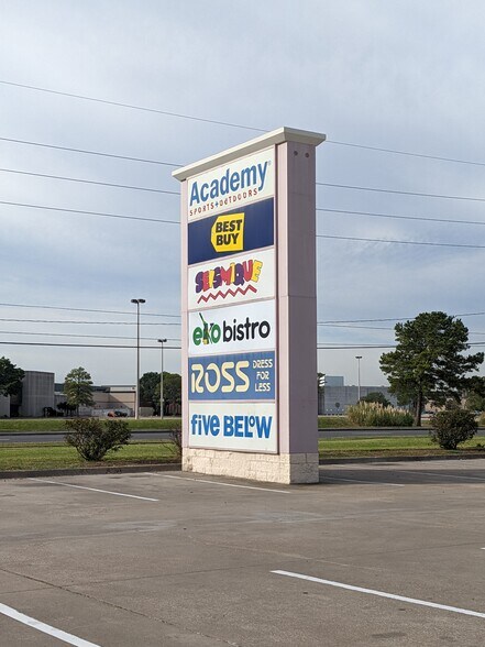 2300-2480 S Hwy 6, Houston, TX à louer - Photo du bâtiment - Image 3 de 7