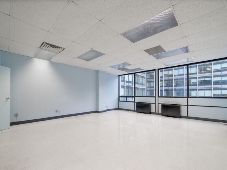 4999 Rue Sainte-Catherine O, Westmount, QC à louer - Photo intérieure - Image 3 de 11