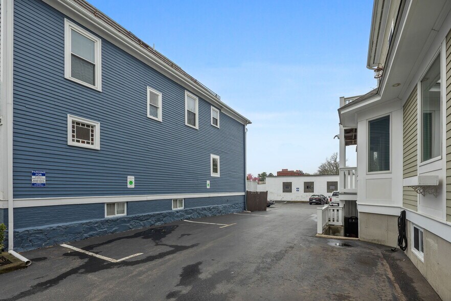 10 Spring St, Marblehead, MA à louer - Photo du bâtiment - Image 3 de 7
