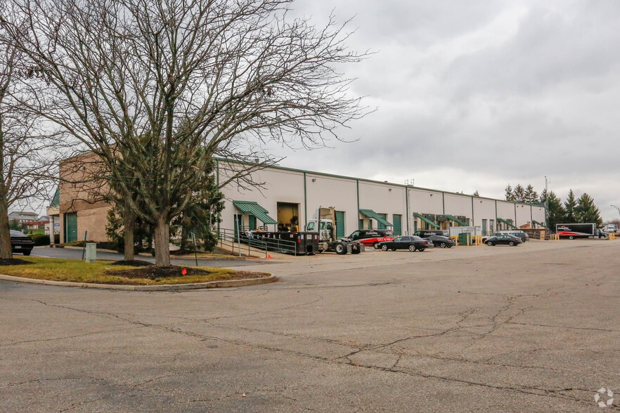 6900-6918 Fairfield Business Dr, Fairfield, OH for lease - Building Photo - Image 2 of 2