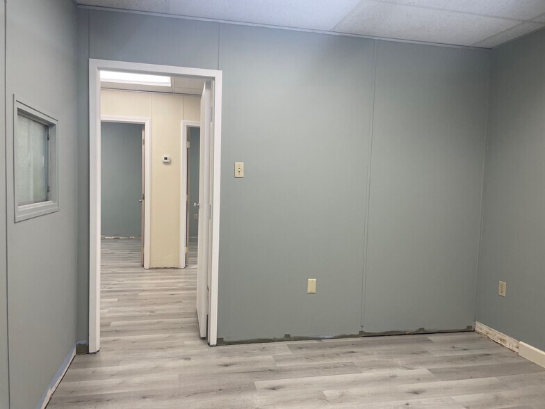 346 Freeport Rd, New Kensington, PA for lease - Interior Photo - Image 2 of 21