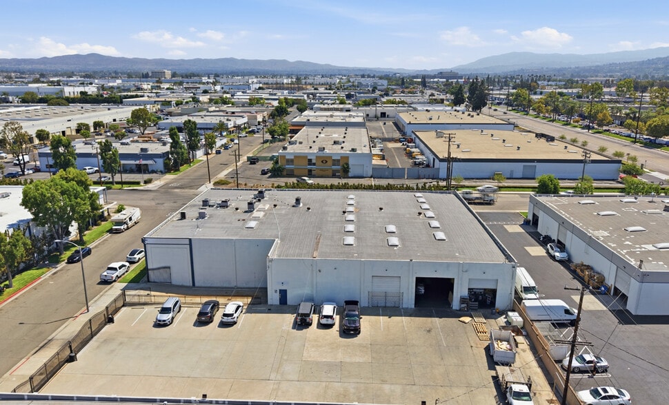 1121 N Red Gum St, Anaheim, CA for lease - Building Photo - Image 3 of 8