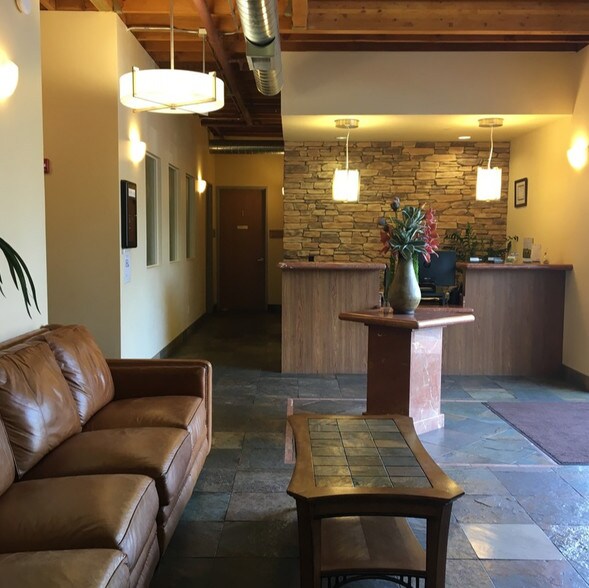 160 Guthrie Ln, Brentwood, CA for lease - Lobby - Image 3 of 5