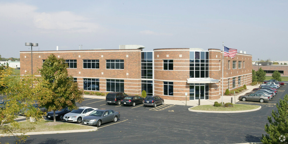 1190 Corporate Center Dr, Oconomowoc, WI à vendre - Photo du b timent - Image 1 de 13