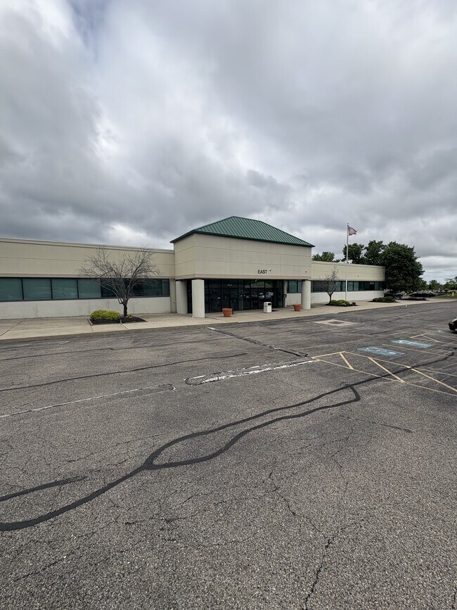 Plus de détails pour 5300 Kings Island Dr, Mason, OH - Bureau à vendre